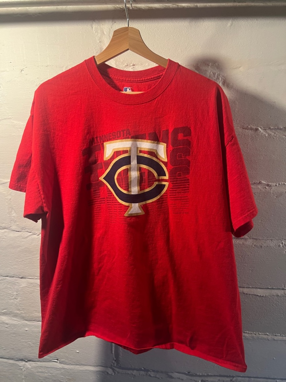 Minnesota Twins red logo t shirt size XL